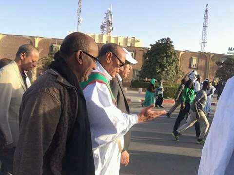 صورة كيفه : ماذا قال.رئيس جهوية  اترارزه  لولد الغزواني أثناء المسيرة