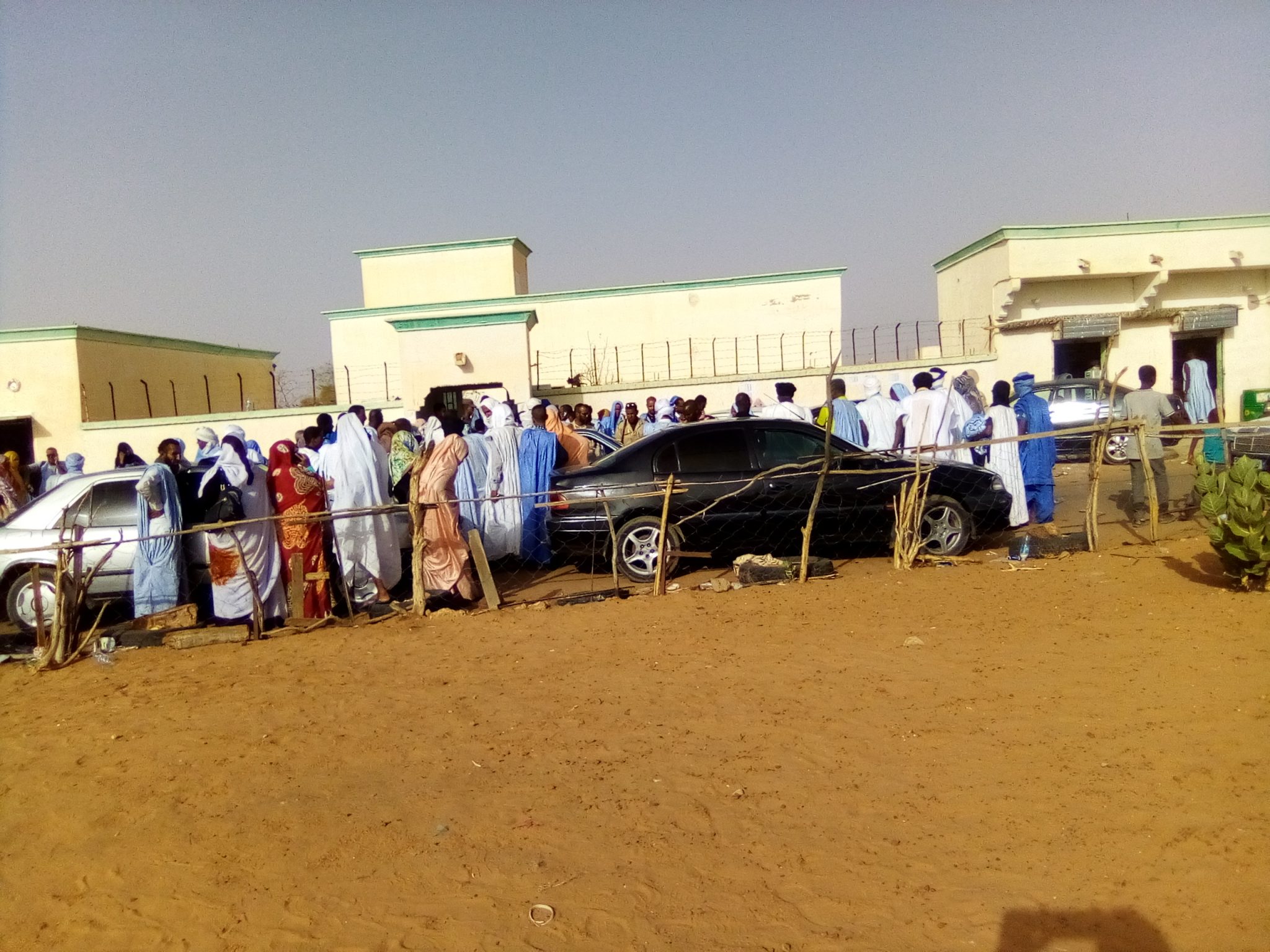 صورة كيفه: احتجاج على CENI وبعض الاعضاء يستقيل من مراقبة المكاتب