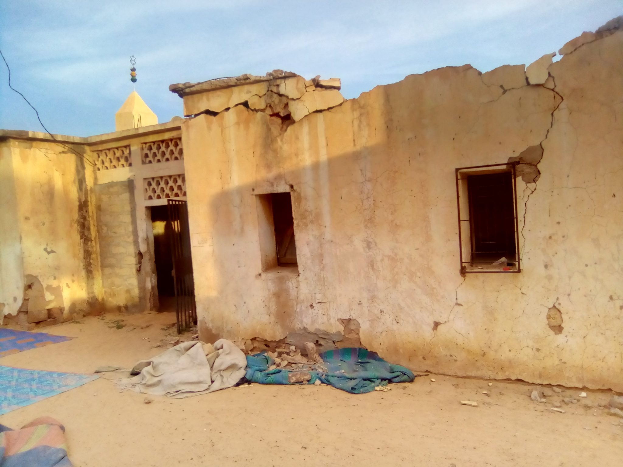 صورة كيفه : إمام يستنفر الخيرين من أجل ترميم مسجد تضرر بسبب الأمطار