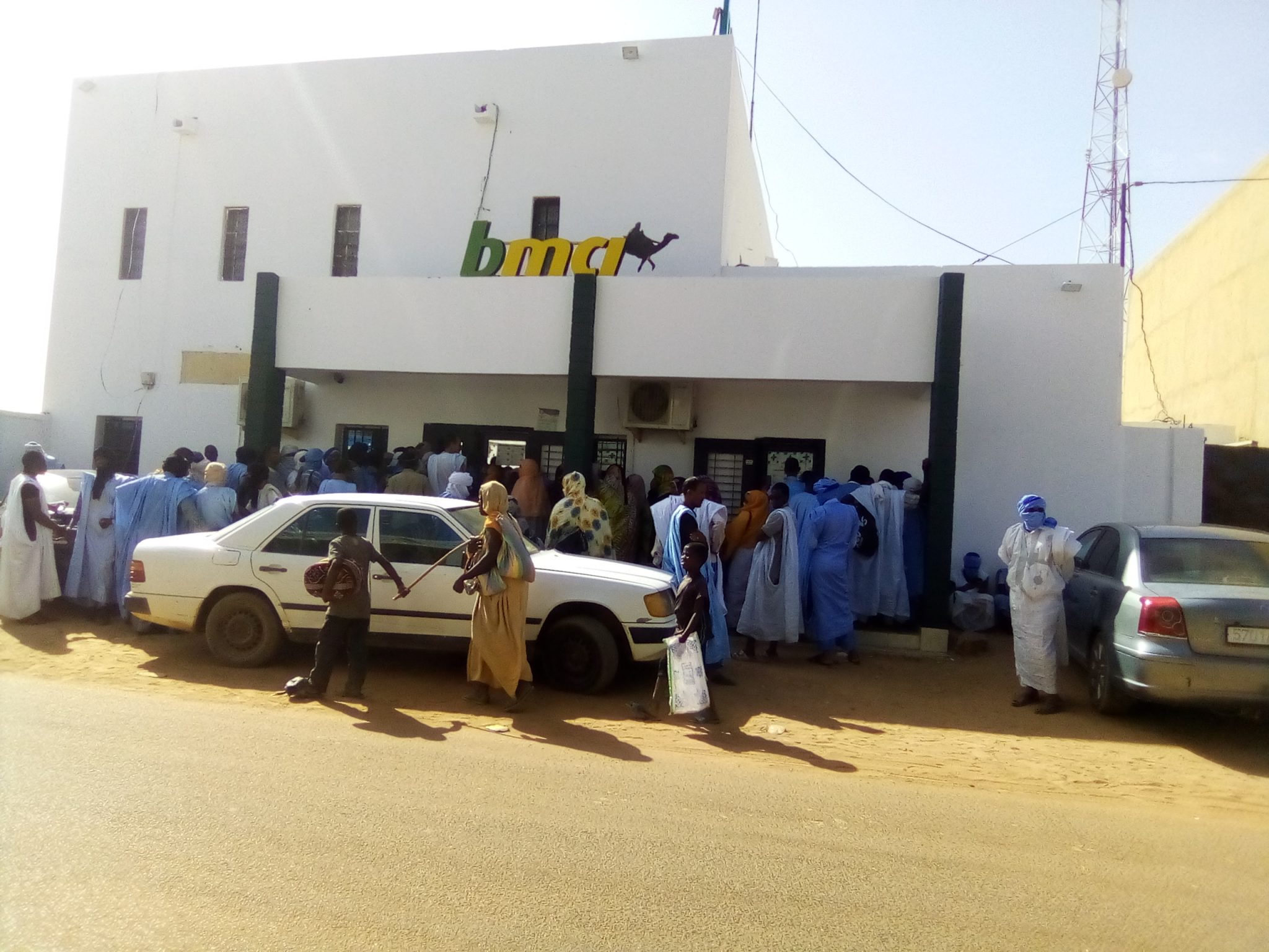 صورة كيفه : أزدحام عند BMCI يثير سخط زبنائه