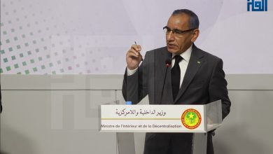 صورة وزير الداخلية يؤكد الحفاظ على الأمن ( بيان )